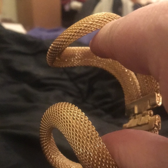 NWT. Bracelet. Hinged. Gold. Mesh. - Picture 3 of 6